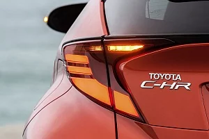 Фото Toyota C-HR - интерьер и экстерьер