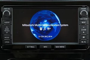 Фото Mitsubishi Pajero - интерьер и экстерьер