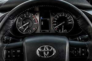 Фото Toyota Hilux - интерьер и экстерьер